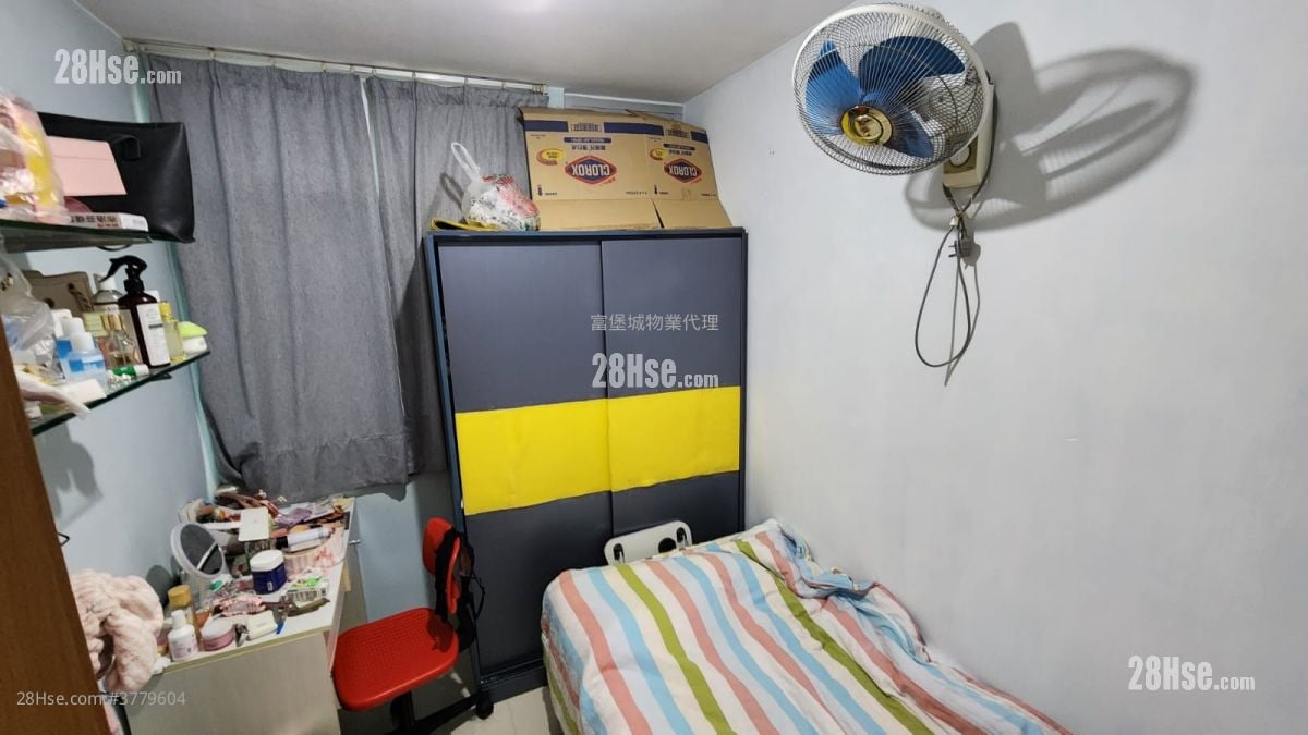 Kwong Lam Court Sell 3 Bedrooms , 1 Bathroom 595 ft²