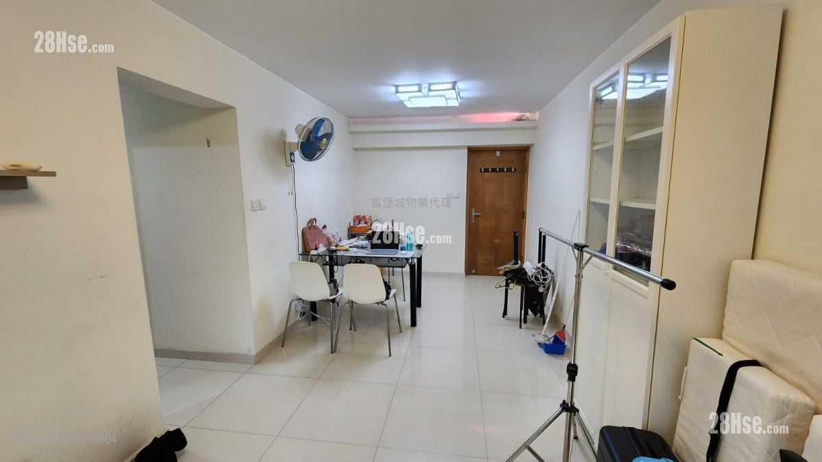 Kwong Lam Court Sell 3 Bedrooms , 1 Bathroom 595 ft²