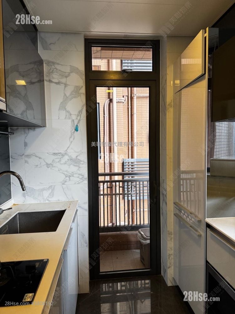 kitchen: Grand Yoho Sell 1 Bedroom , 1 Bathroom 413 ft²