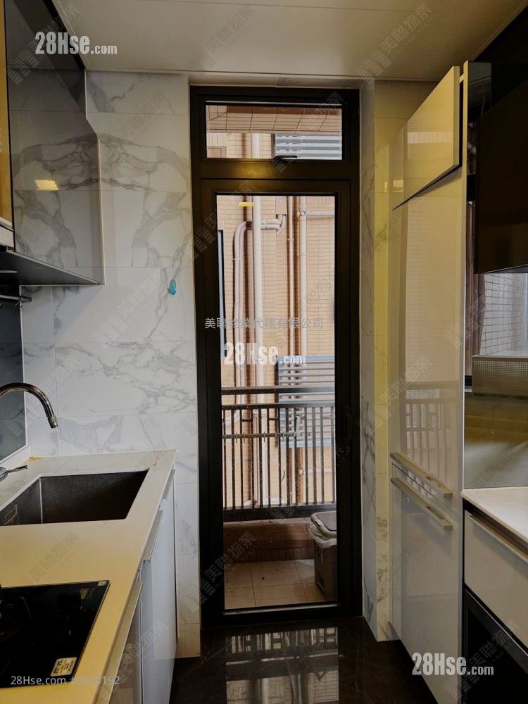 kitchen: Grand Yoho Sell 1 Bedroom , 1 Bathroom 413 ft²