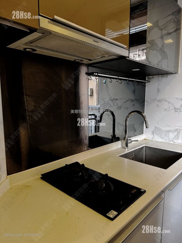 kitchen: Grand Yoho Sell 1 Bedroom , 1 Bathroom 413 ft²