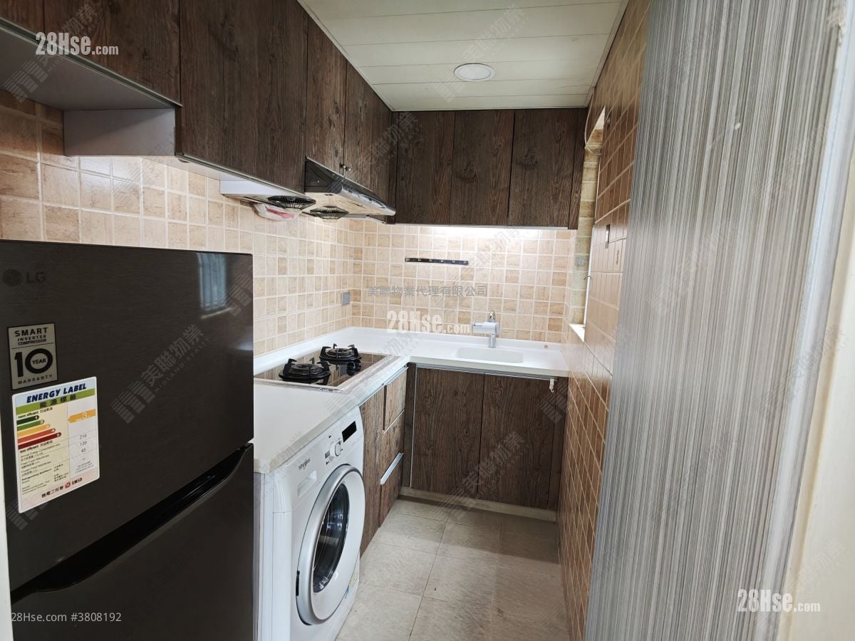 kitchen: Grand Yoho Sell 1 Bedroom , 1 Bathroom 413 ft²