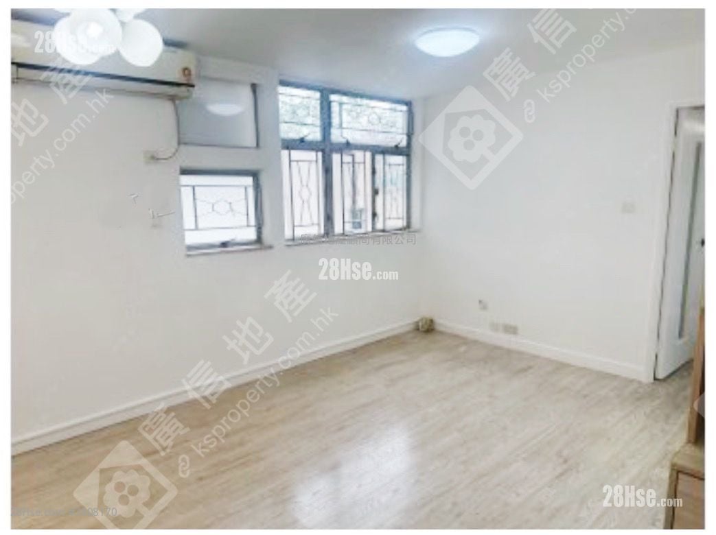 Charming Garden Sell 3 Bedrooms , 2 Bathrooms 592 ft²