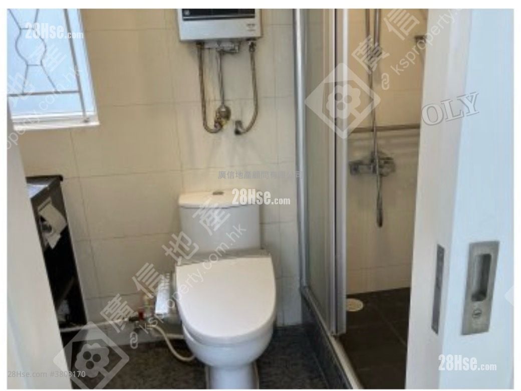 Charming Garden Sell 3 Bedrooms , 2 Bathrooms 592 ft²