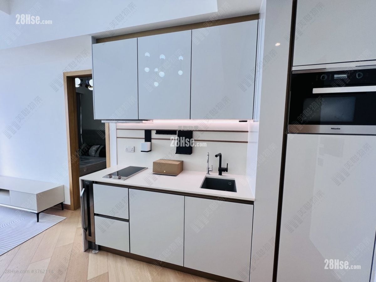 128 Waterloo Sell 1 Bedroom 342 ft²