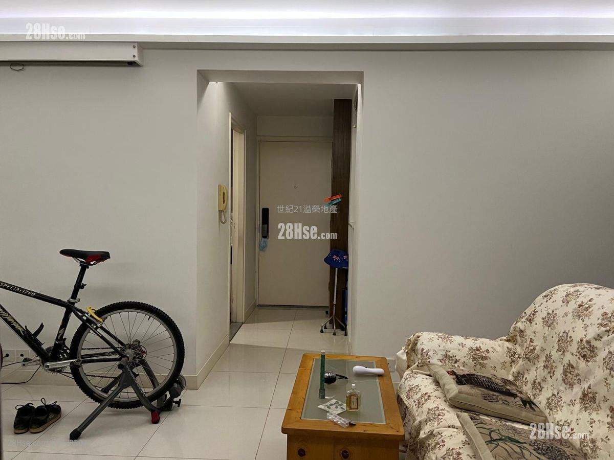 Tung Tao Court Sell 1 Bedroom , 1 Bathroom 522 ft²