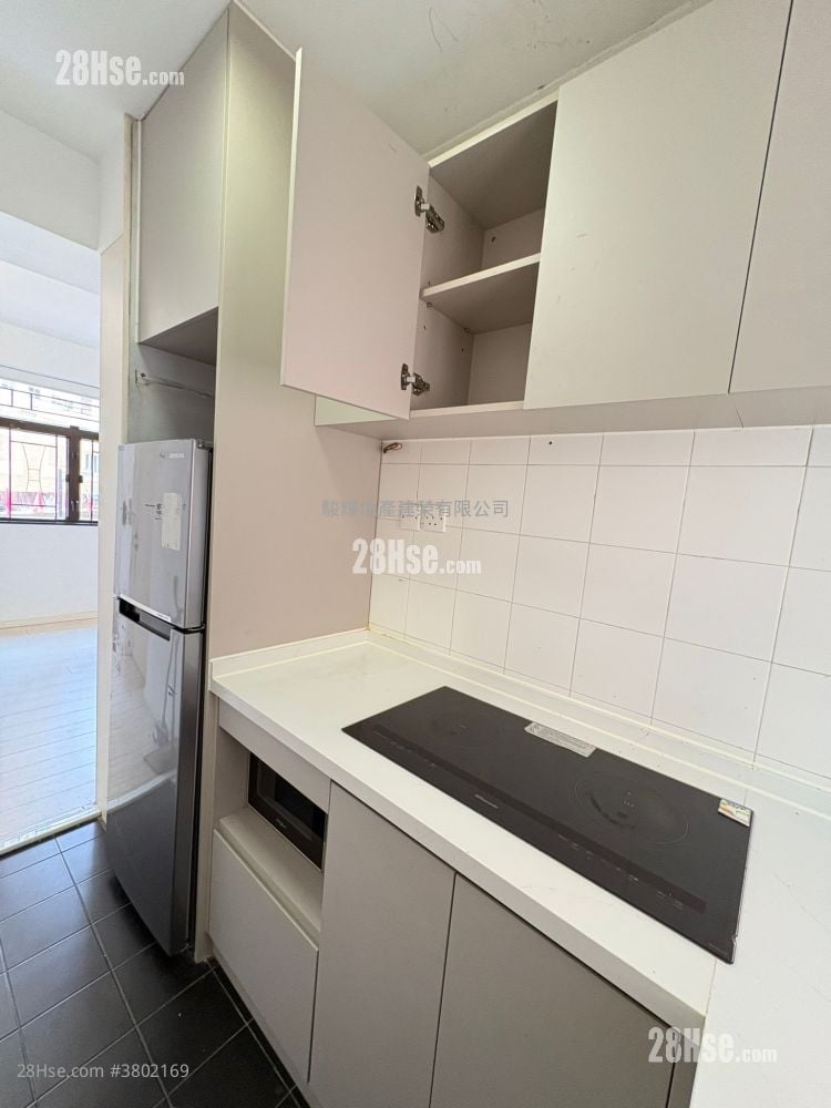 Hillwood Mansion Rental 2 Bedrooms 420 ft²