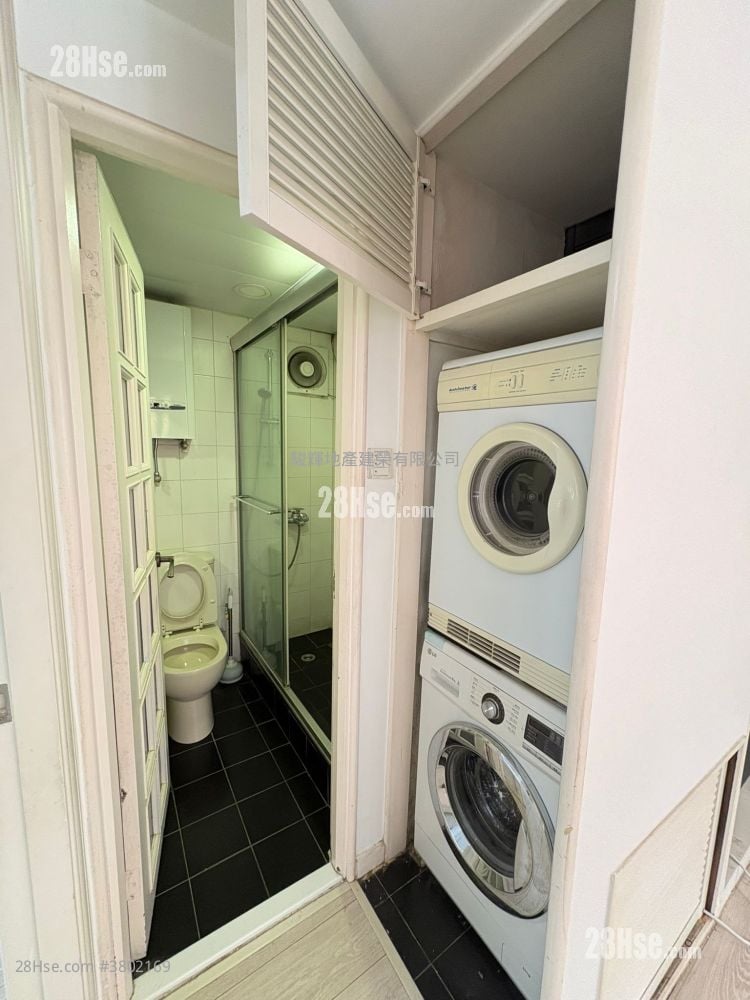 Hillwood Mansion Rental 2 Bedrooms 420 ft²