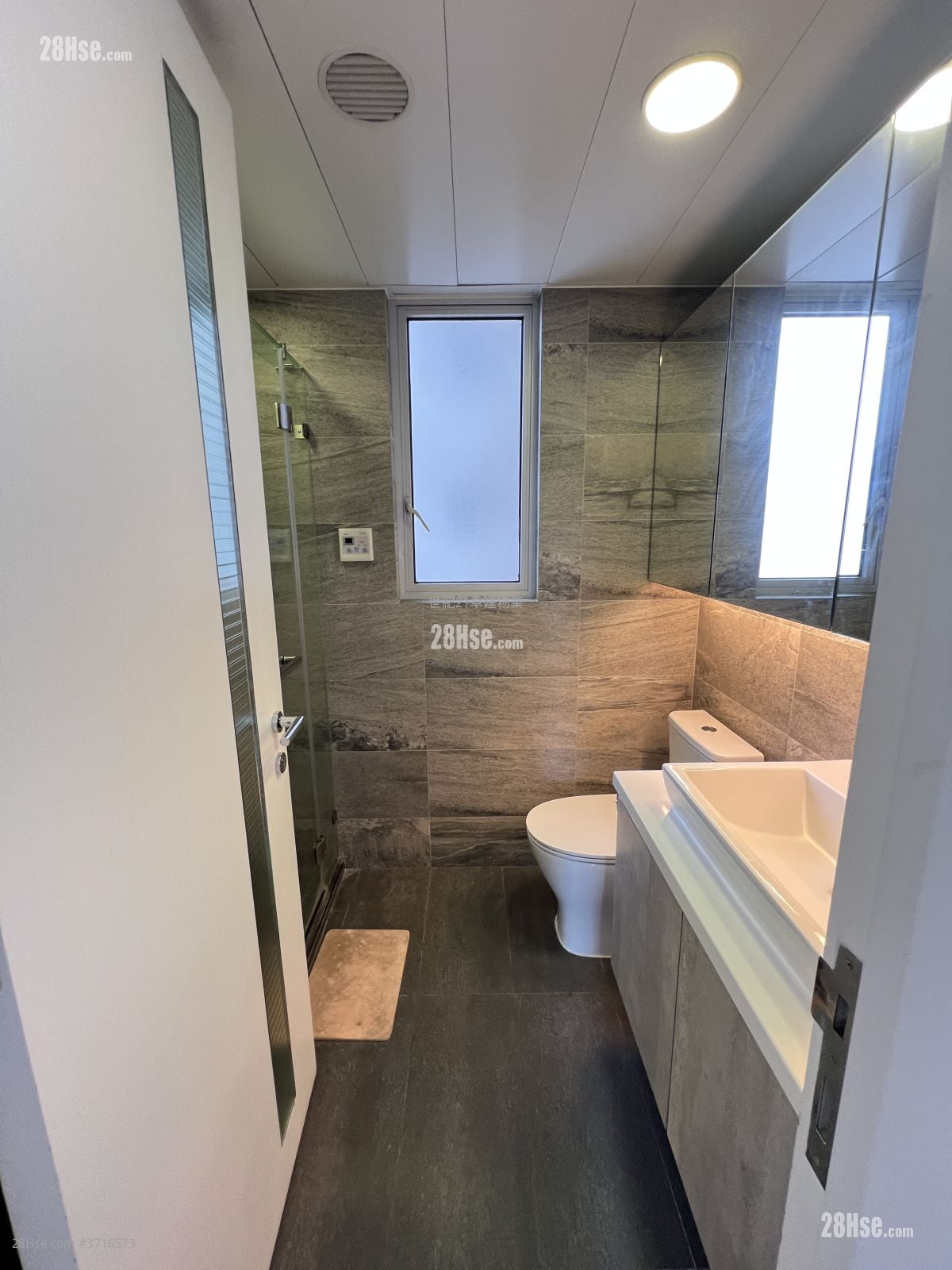 The Harbourside Rental 2 Bedrooms , 2 Bathrooms 751 ft²