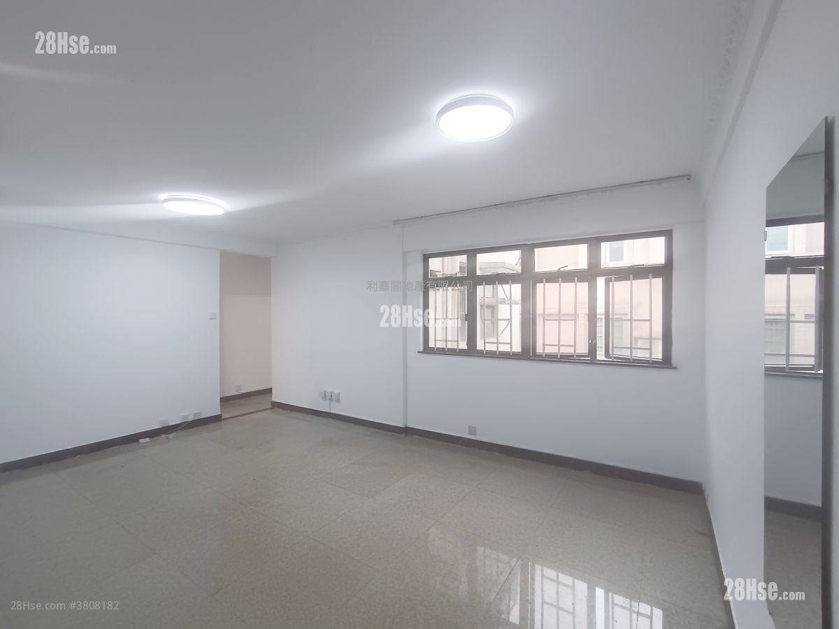 Tat Chee Court Sell 3 Bedrooms , 2 Bathrooms 649 ft²