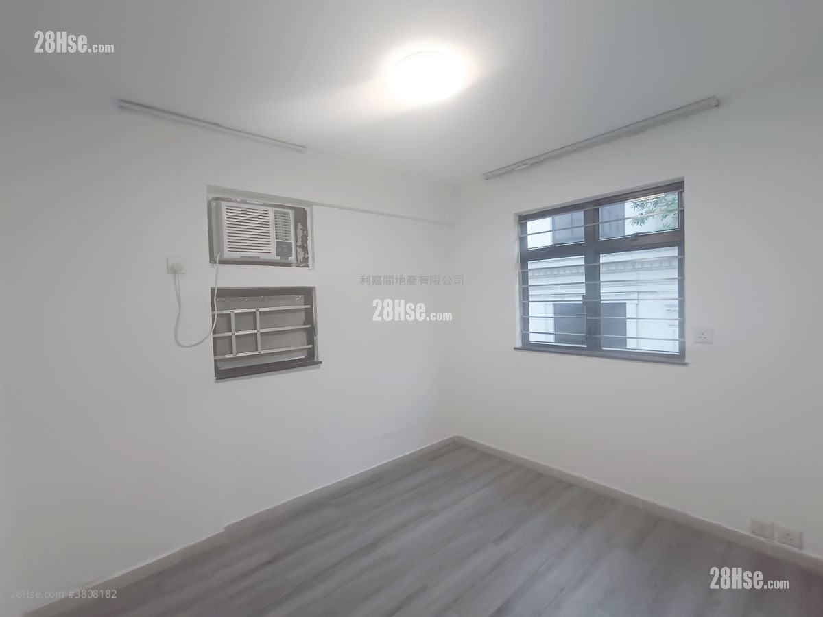Tat Chee Court Sell 3 Bedrooms , 2 Bathrooms 649 ft²