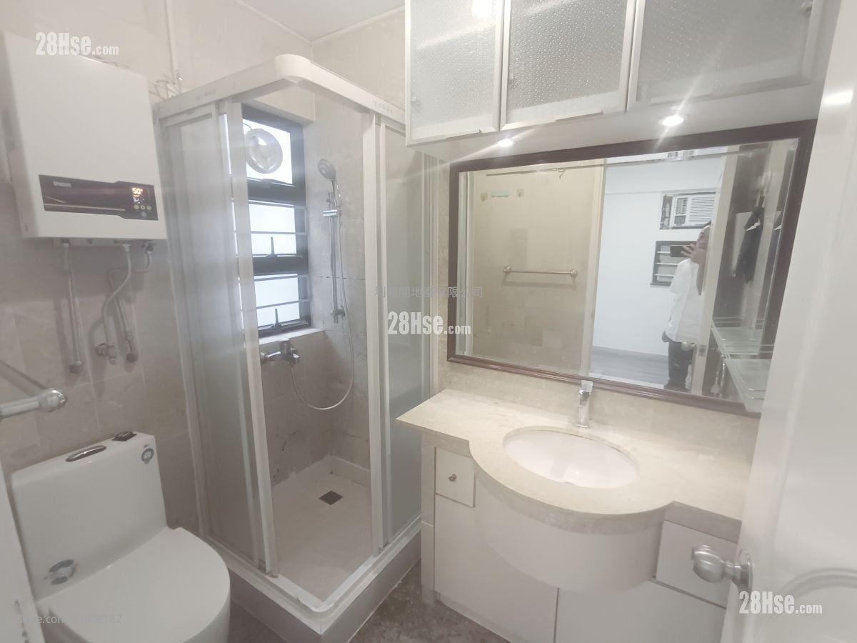 Tat Chee Court Sell 3 Bedrooms , 2 Bathrooms 649 ft²