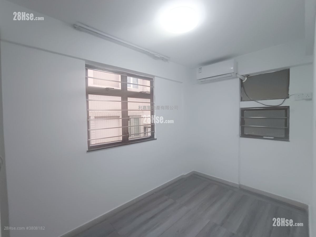 Tat Chee Court Sell 3 Bedrooms , 2 Bathrooms 649 ft²