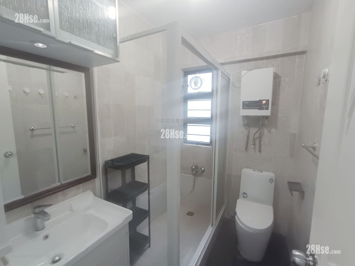 Tat Chee Court Sell 3 Bedrooms , 2 Bathrooms 649 ft²