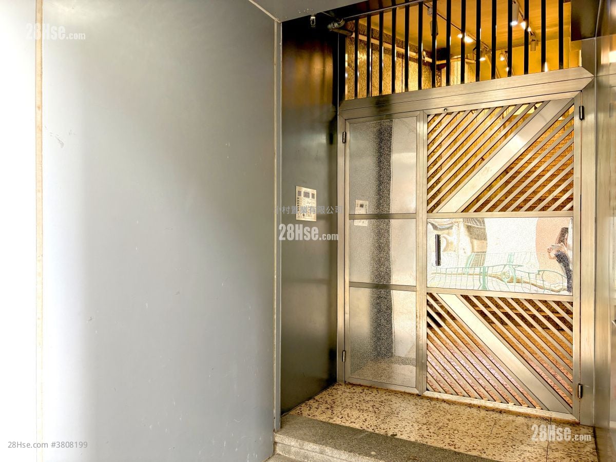 大厦入口: 景香楼 租盘 2 房 , 1 浴室 552 平方尺