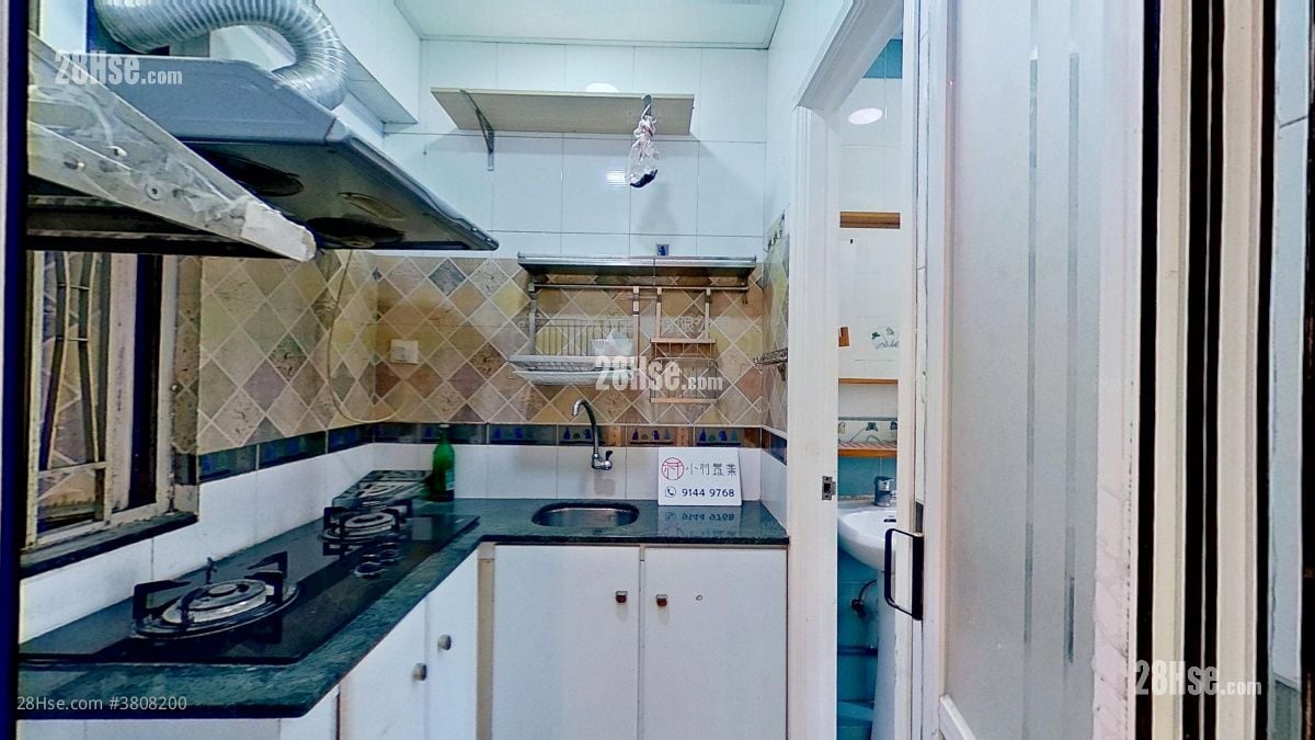 kitchen: Lai Luen Building Rental 2 Bedrooms , 1 Bathroom 302 ft²