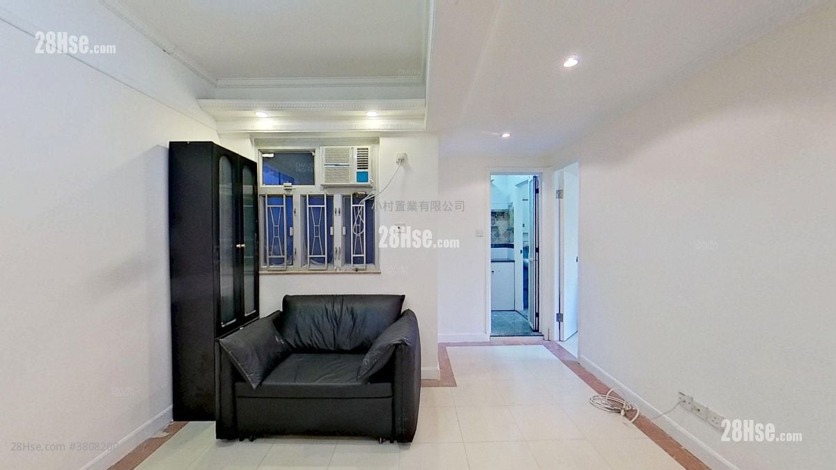 living room: Lai Luen Building Rental 2 Bedrooms , 1 Bathroom 302 ft²