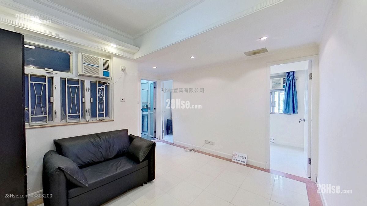 living room: Lai Luen Building Rental 2 Bedrooms , 1 Bathroom 302 ft²