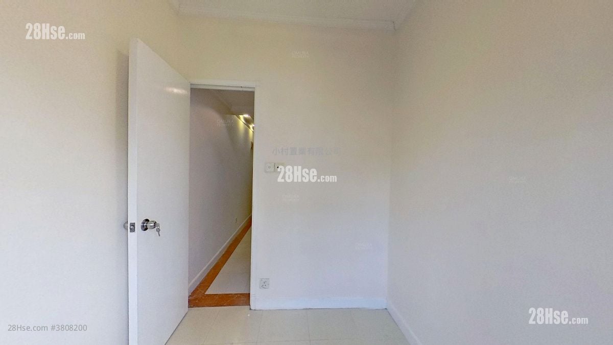 master room: Lai Luen Building Rental 2 Bedrooms , 1 Bathroom 302 ft²