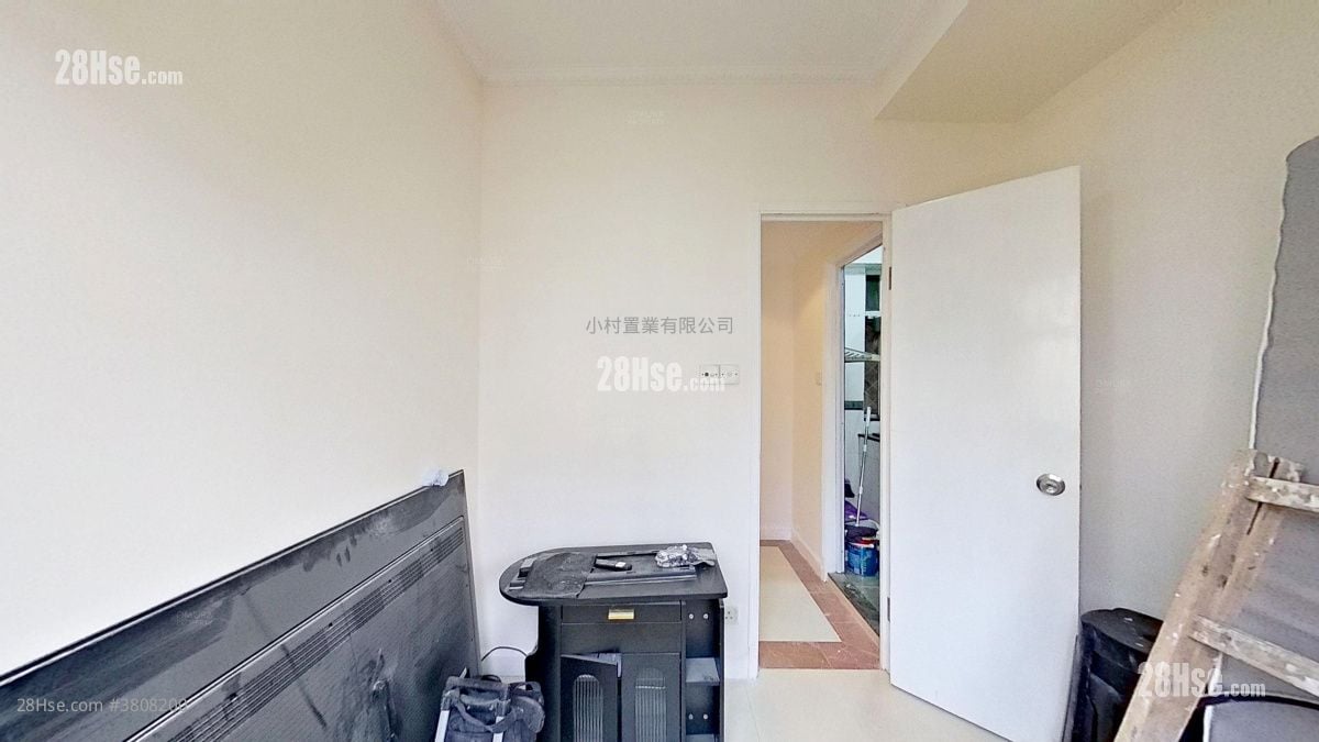 bedroom 2: Lai Luen Building Rental 2 Bedrooms , 1 Bathroom 302 ft²