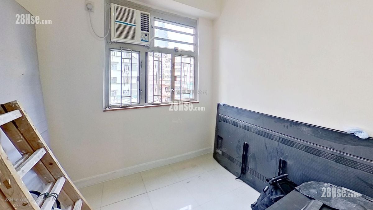 master room: Lai Luen Building Rental 2 Bedrooms , 1 Bathroom 302 ft²
