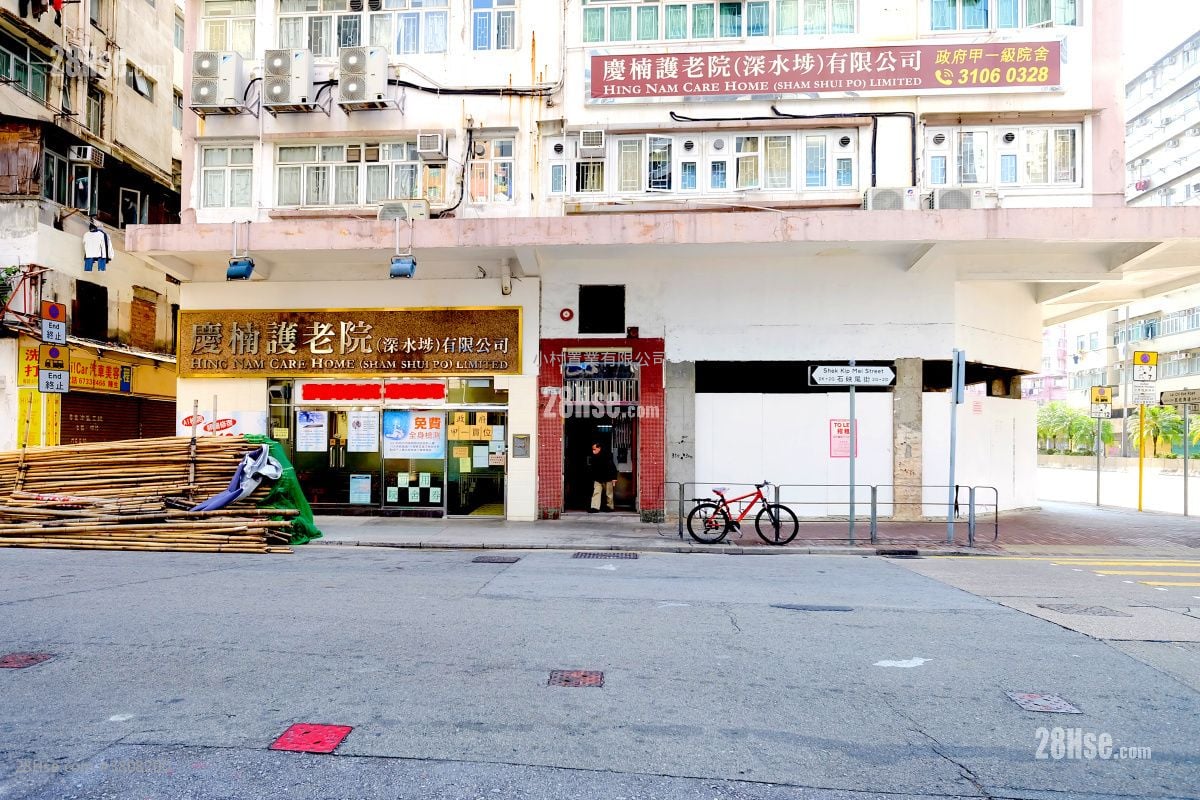 building outlook: Lai Luen Building Rental 2 Bedrooms , 1 Bathroom 302 ft²