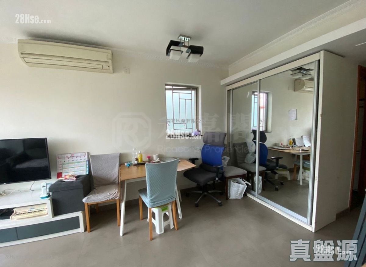 Park Central Sell 2 Bedrooms , 1 Bathroom 465 ft²