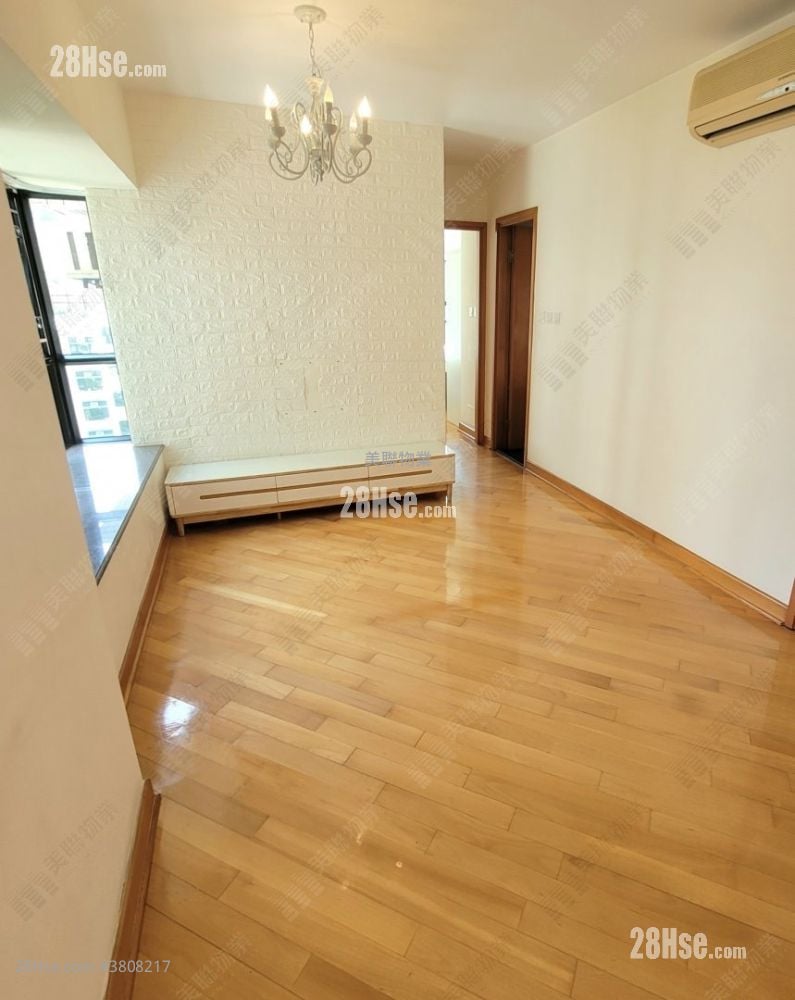 Beneville Sell 2 Bedrooms 428 ft²