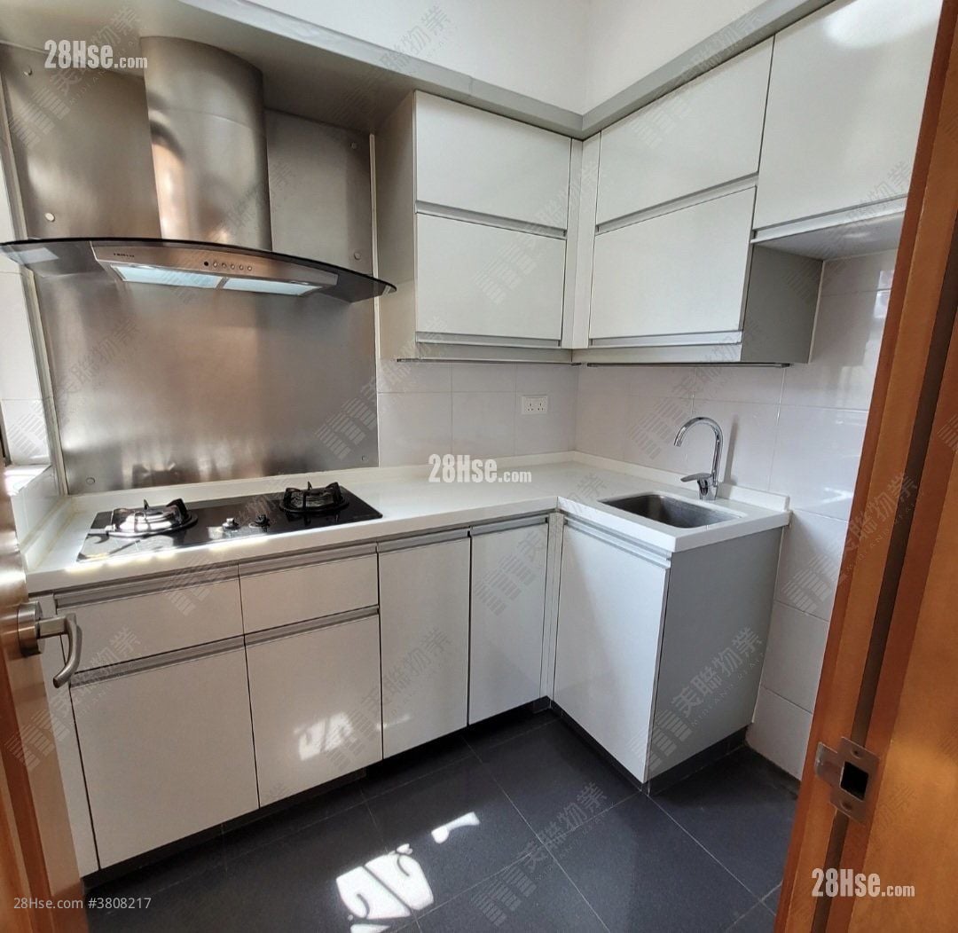 Beneville Sell 2 Bedrooms 428 ft²