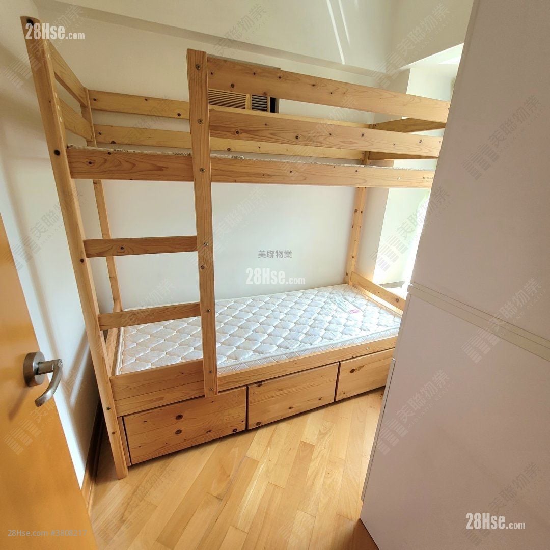 Beneville Sell 2 Bedrooms 428 ft²