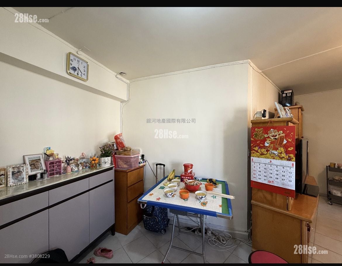 Siu Kwai Court Sell 3 Bedrooms , 1 Bathroom 544 ft²