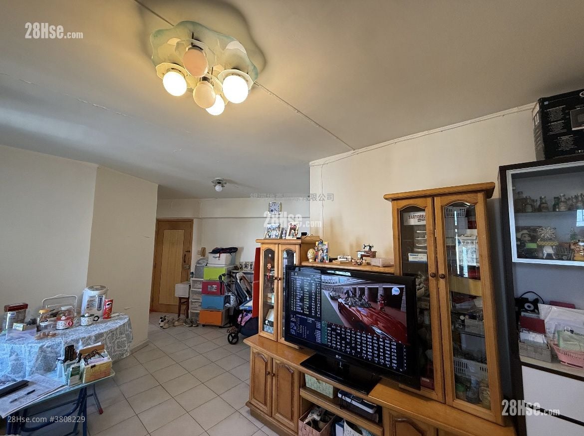 Siu Kwai Court Sell 3 Bedrooms , 1 Bathroom 544 ft²