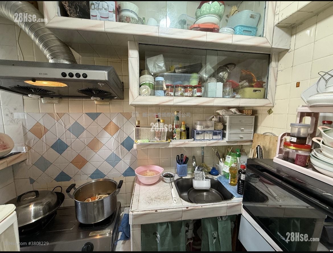 Siu Kwai Court Sell 3 Bedrooms , 1 Bathroom 544 ft²