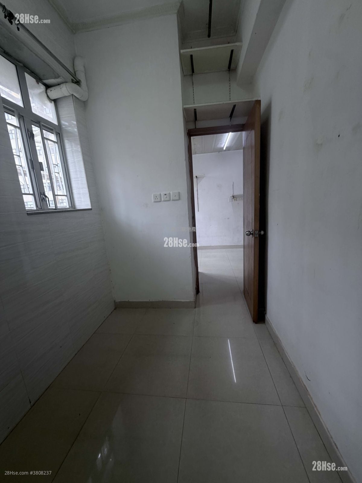 唐楼 租盘 200 平方尺