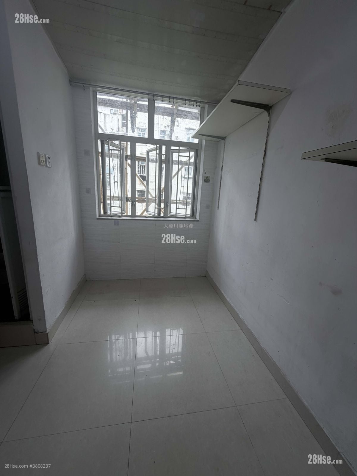 唐楼 租盘 200 平方尺