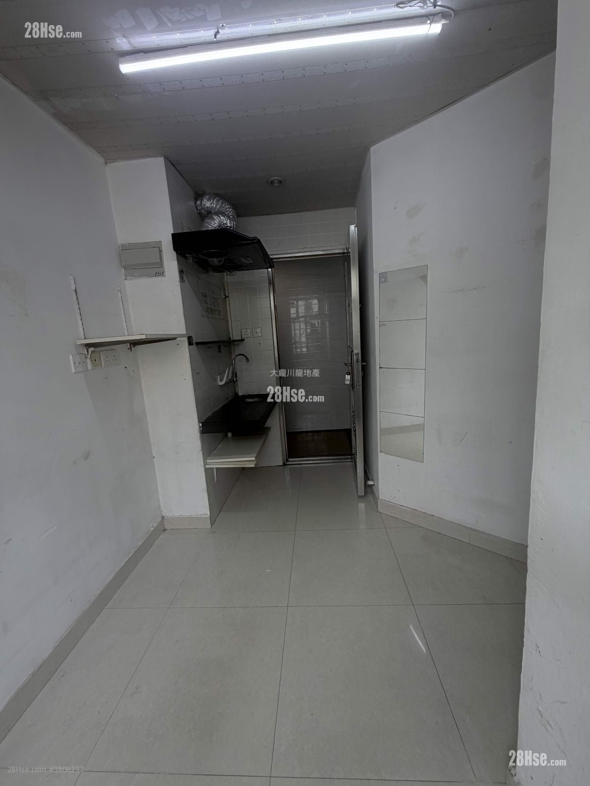 唐楼 租盘 200 平方尺