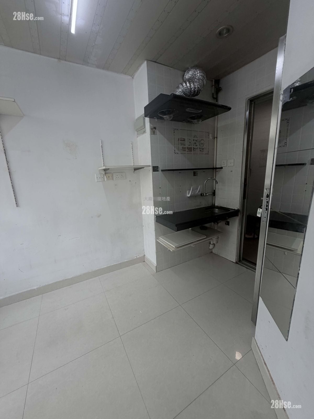 唐楼 租盘 200 平方尺