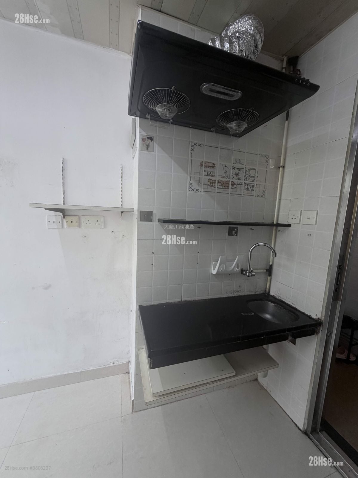 唐楼 租盘 200 平方尺