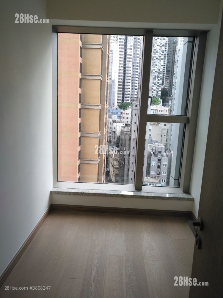 My Central Sell 3 Bedrooms , 2 Bathrooms 906 ft²