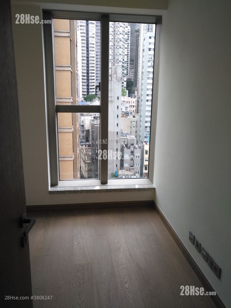 My Central Sell 3 Bedrooms , 2 Bathrooms 906 ft²