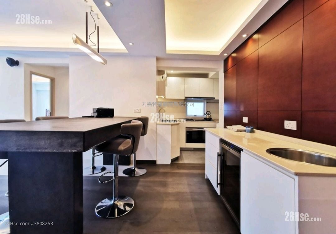 Arts Mansion Rental 3 Bedrooms , 2 Bathrooms 1,051 ft²