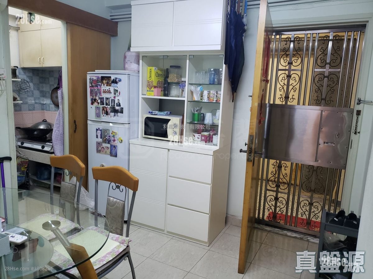 Sik On House Sell 2 Bedrooms 474 ft²