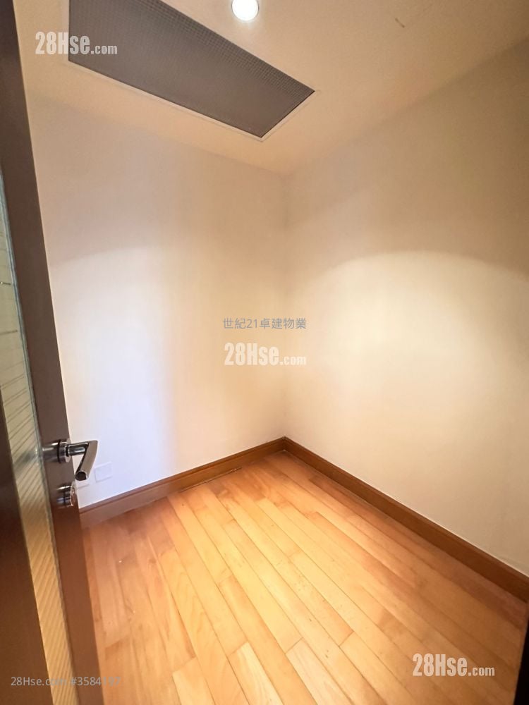 君临天下 售盘 2 房 , 2 浴室 743 平方尺