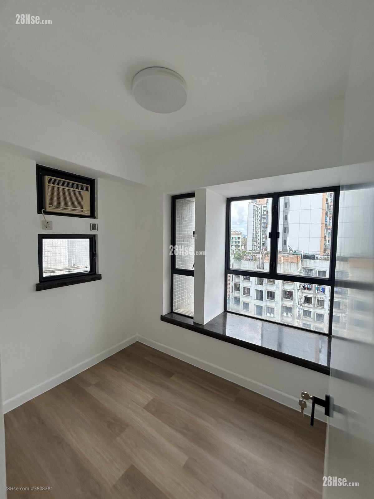 富华广场 售盘 2 房 , 1 浴室 339 平方尺