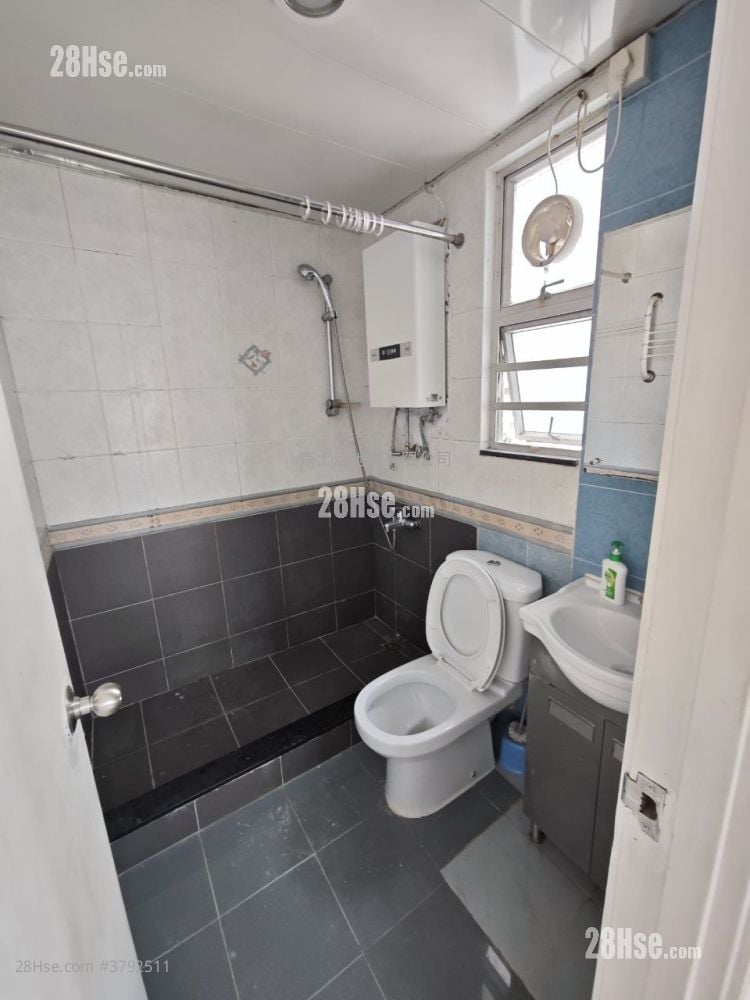 King Tin Court Sell 2 Bedrooms , 1 Bathroom 431 ft²