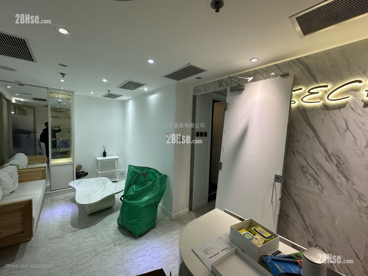 Hollywood Plaza Rental