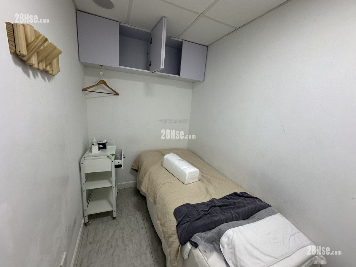 Hollywood Plaza Rental