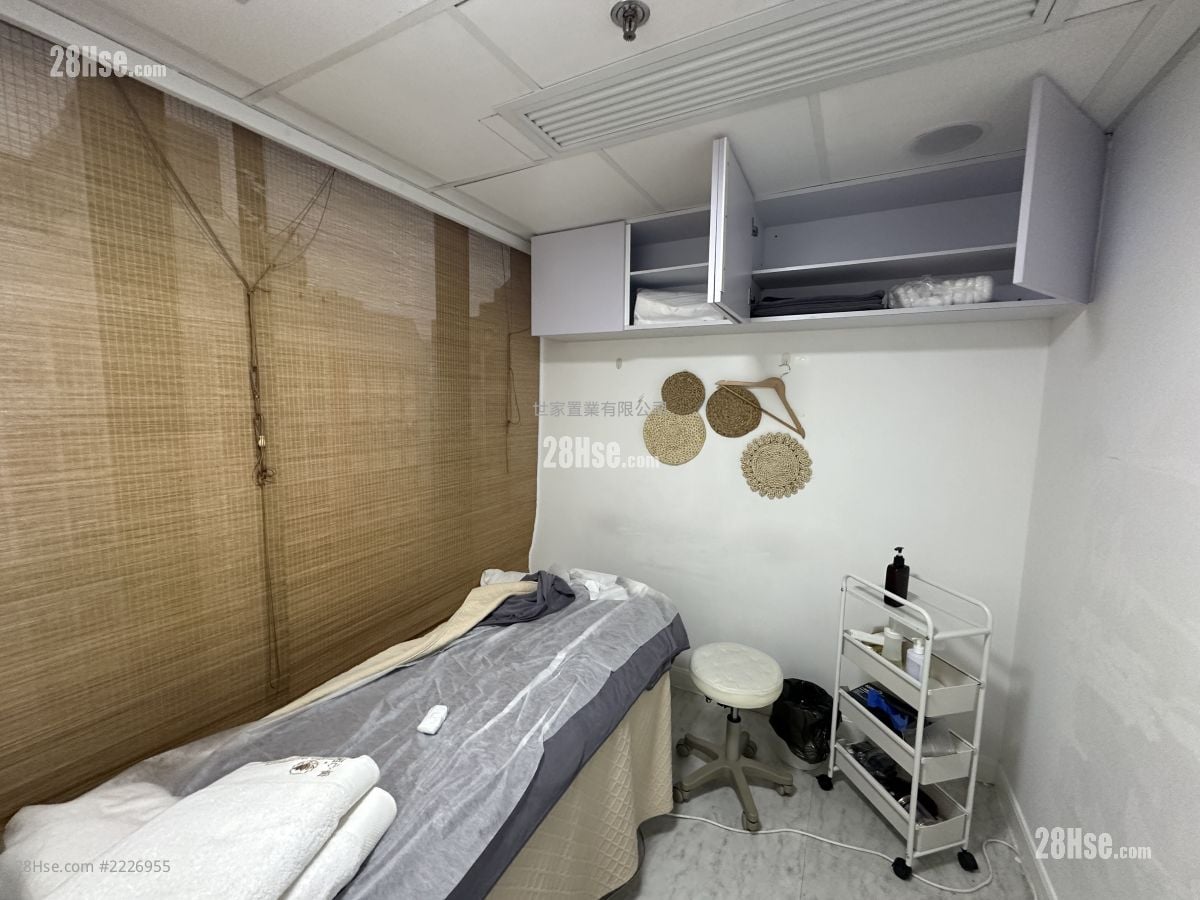 Hollywood Plaza Rental