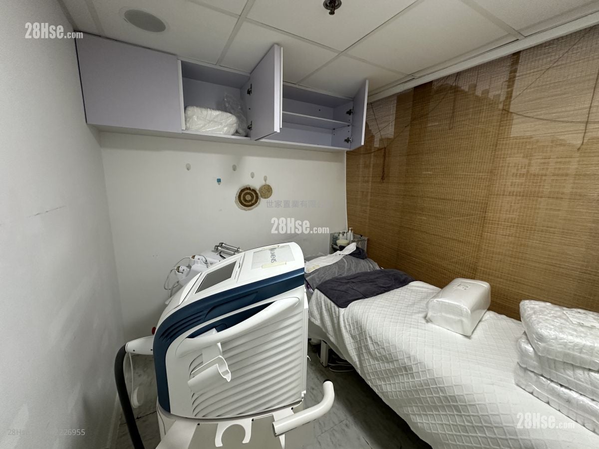 Hollywood Plaza Rental