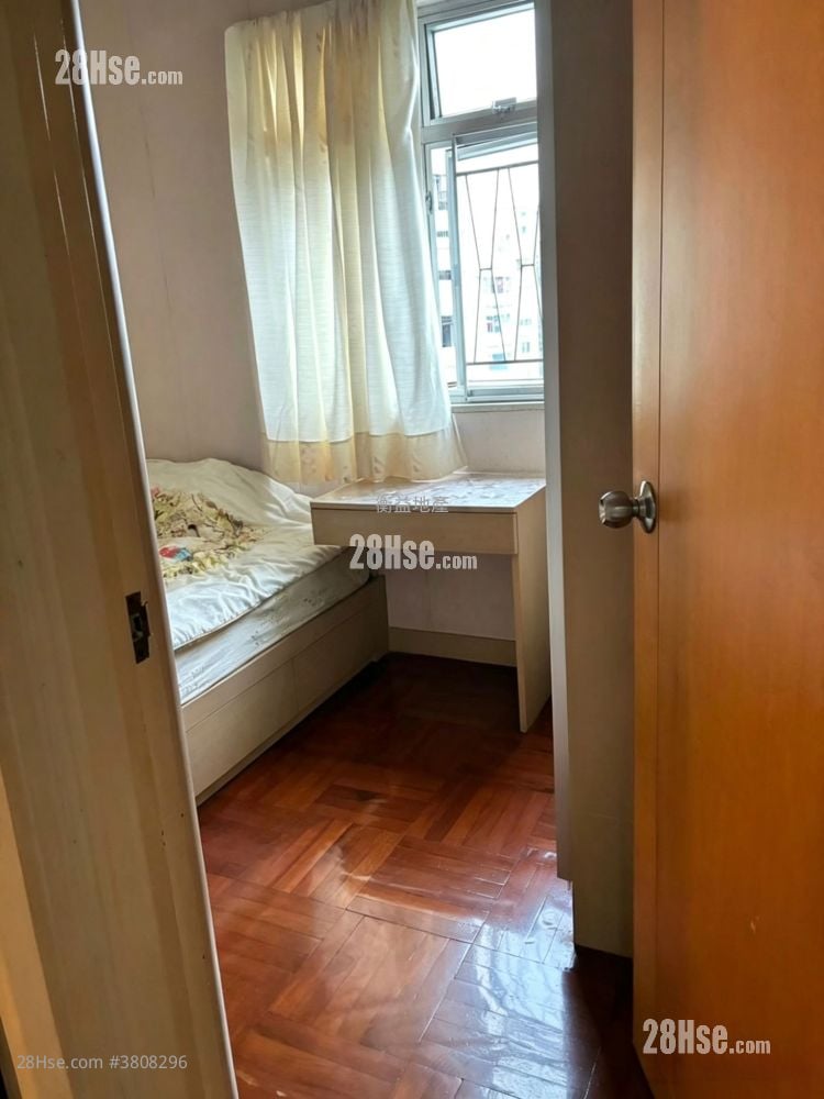 Eastway Towers Sell 2 Bedrooms , 1 Bathroom 471 ft²